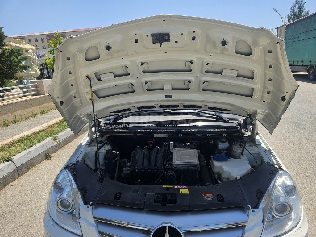 Mercedes B 180