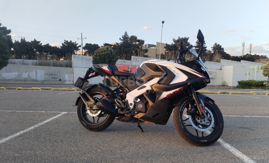 Bajaj Pulsar RS 200