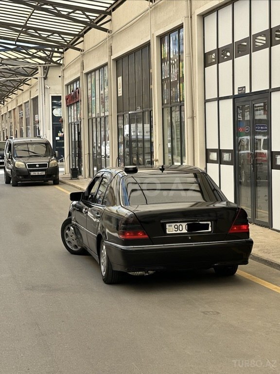 Mercedes C 200
