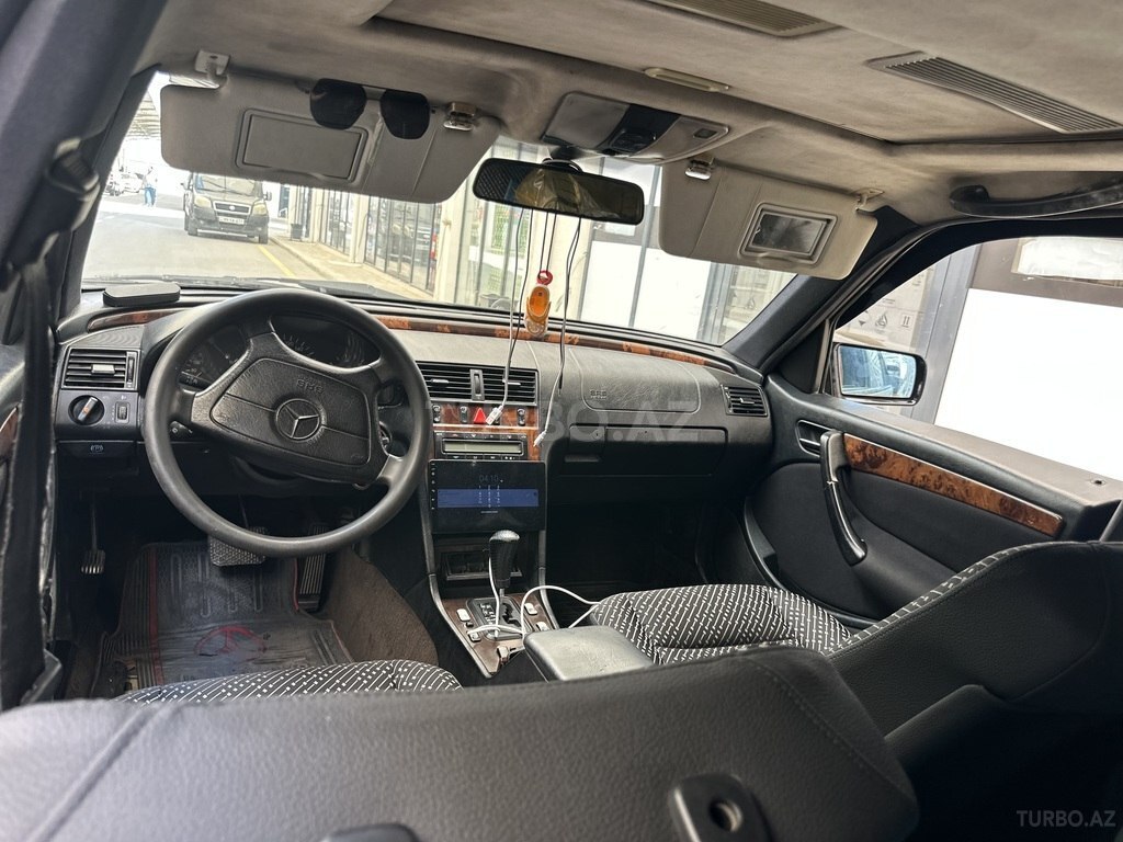 Mercedes C 200