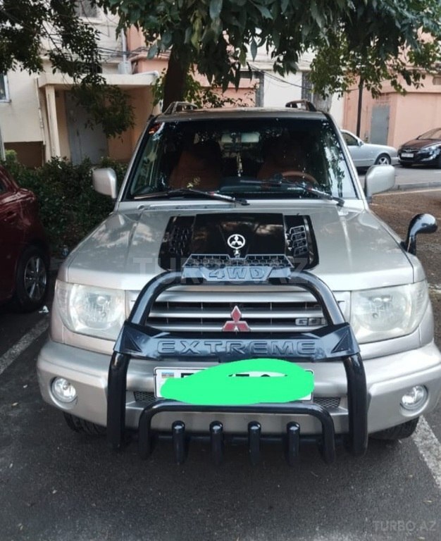 Mitsubishi Pajero io