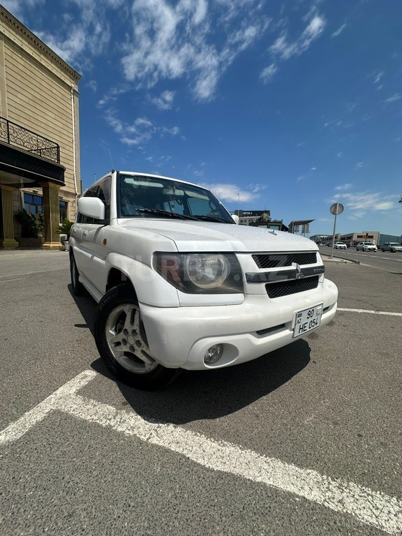 Mitsubishi Pajero io