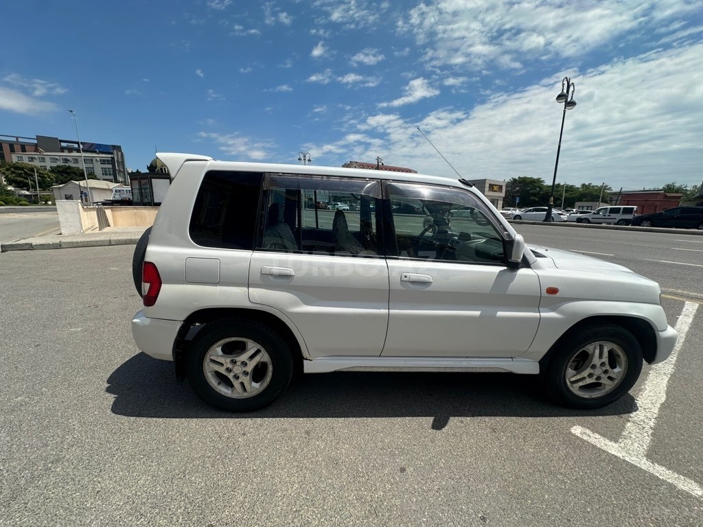 Mitsubishi Pajero io