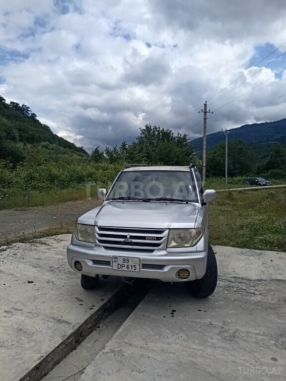 Mitsubishi Pajero io