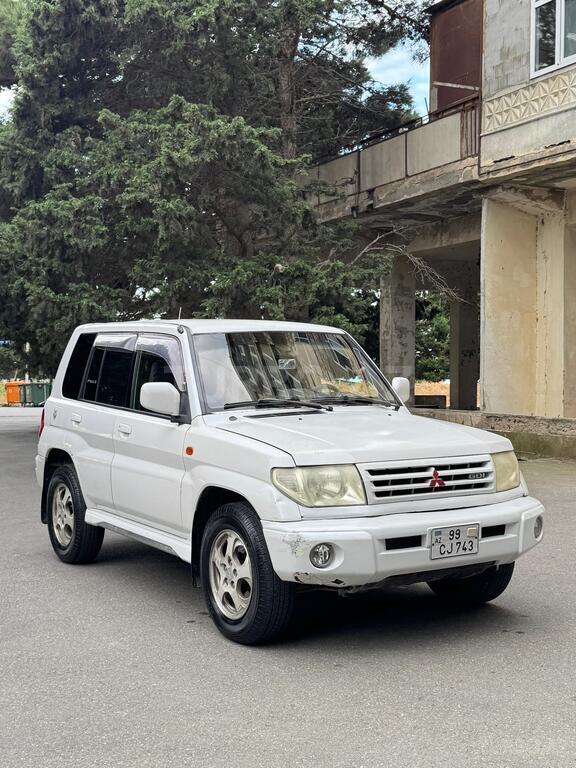 Mitsubishi Pajero io