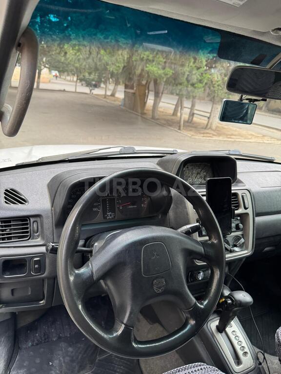 Mitsubishi Pajero io