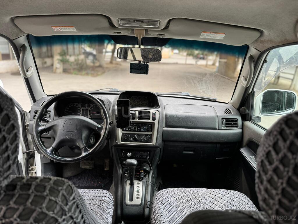 Mitsubishi Pajero io