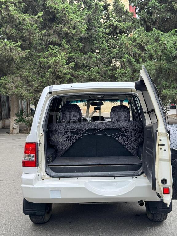 Mitsubishi Pajero io