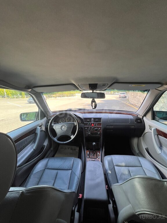 Mercedes C 200