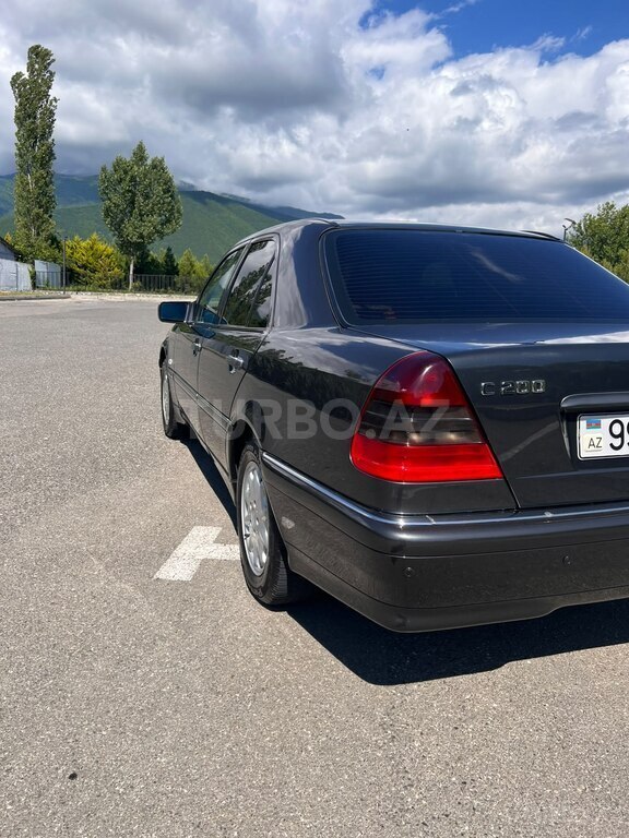 Mercedes C 200
