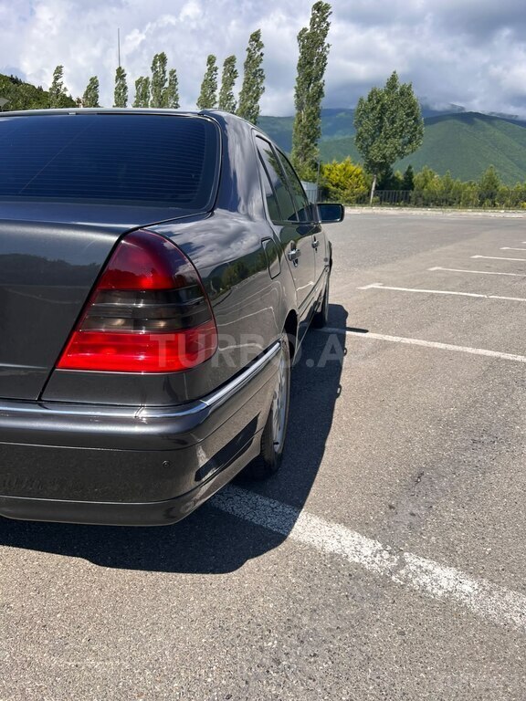 Mercedes C 200