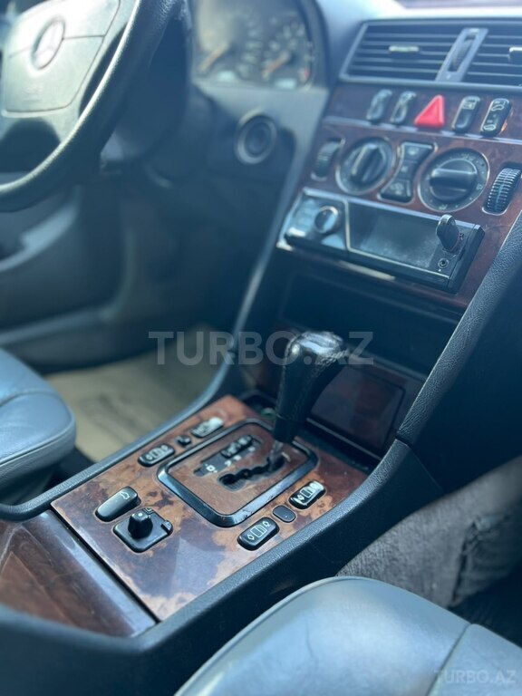 Mercedes C 200