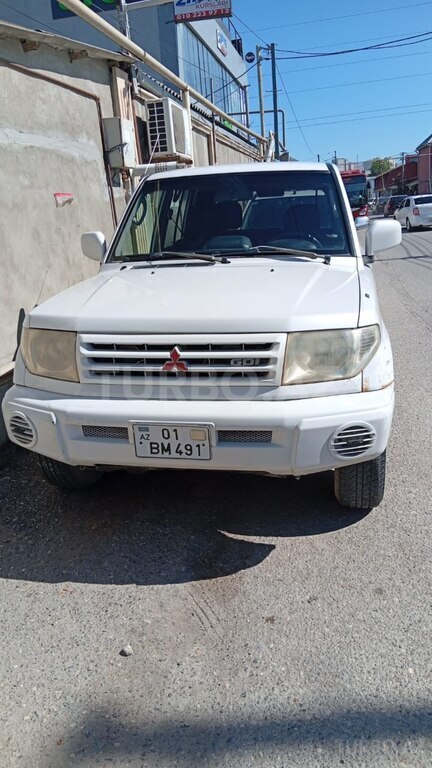 Mitsubishi Pajero io