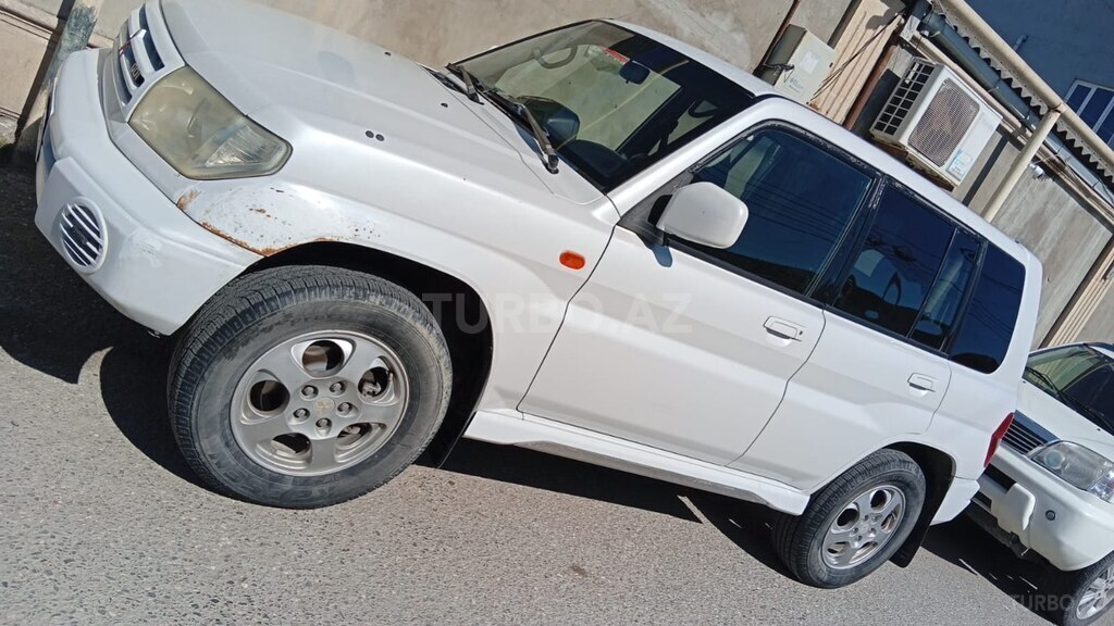 Mitsubishi Pajero io
