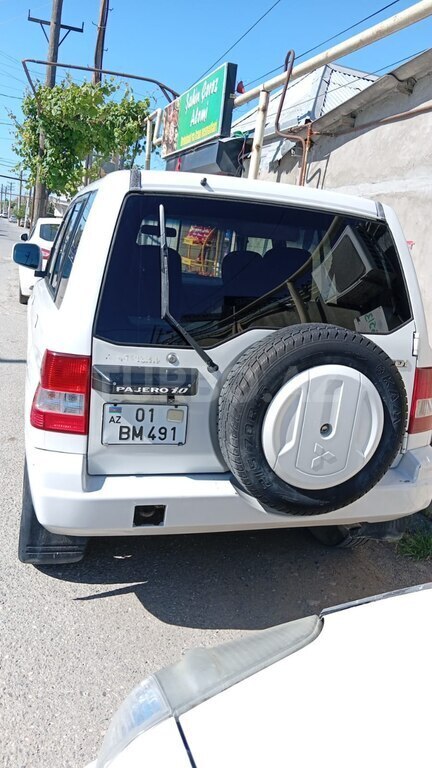 Mitsubishi Pajero io