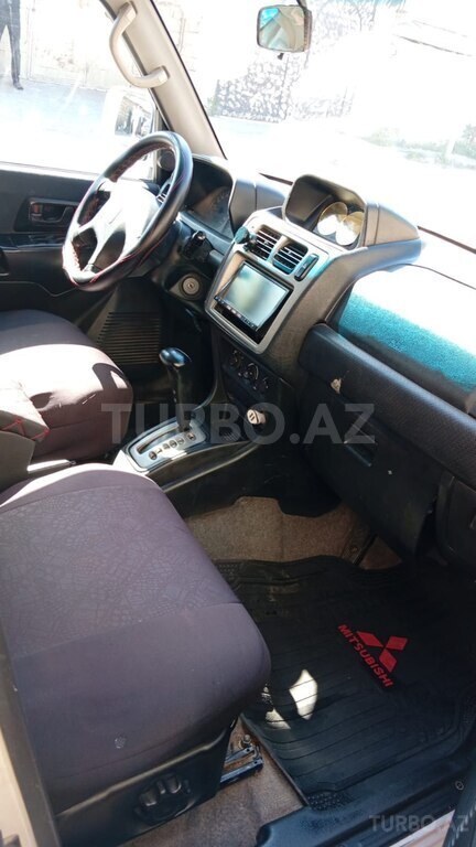 Mitsubishi Pajero io