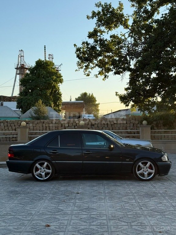 Mercedes C 200