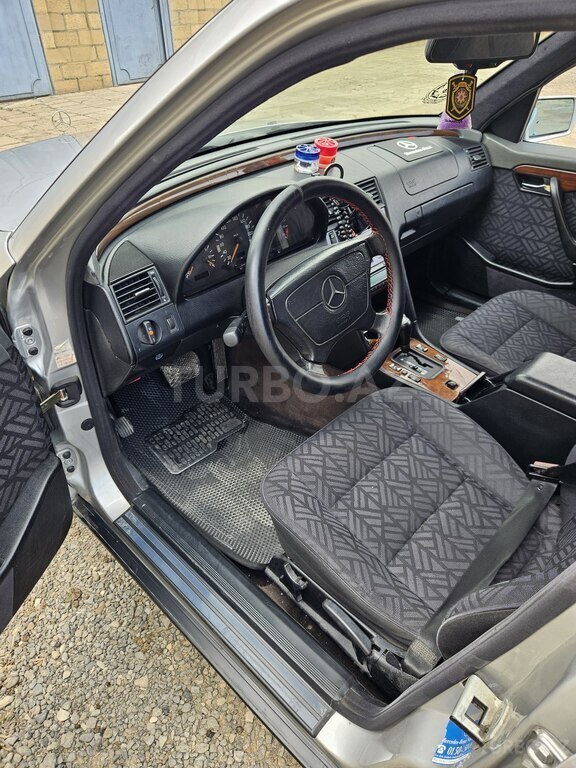 Mercedes C 200