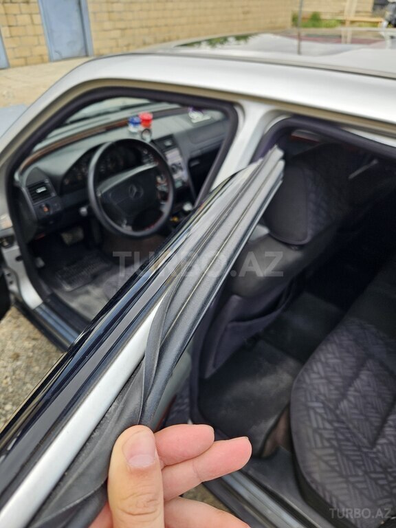Mercedes C 200