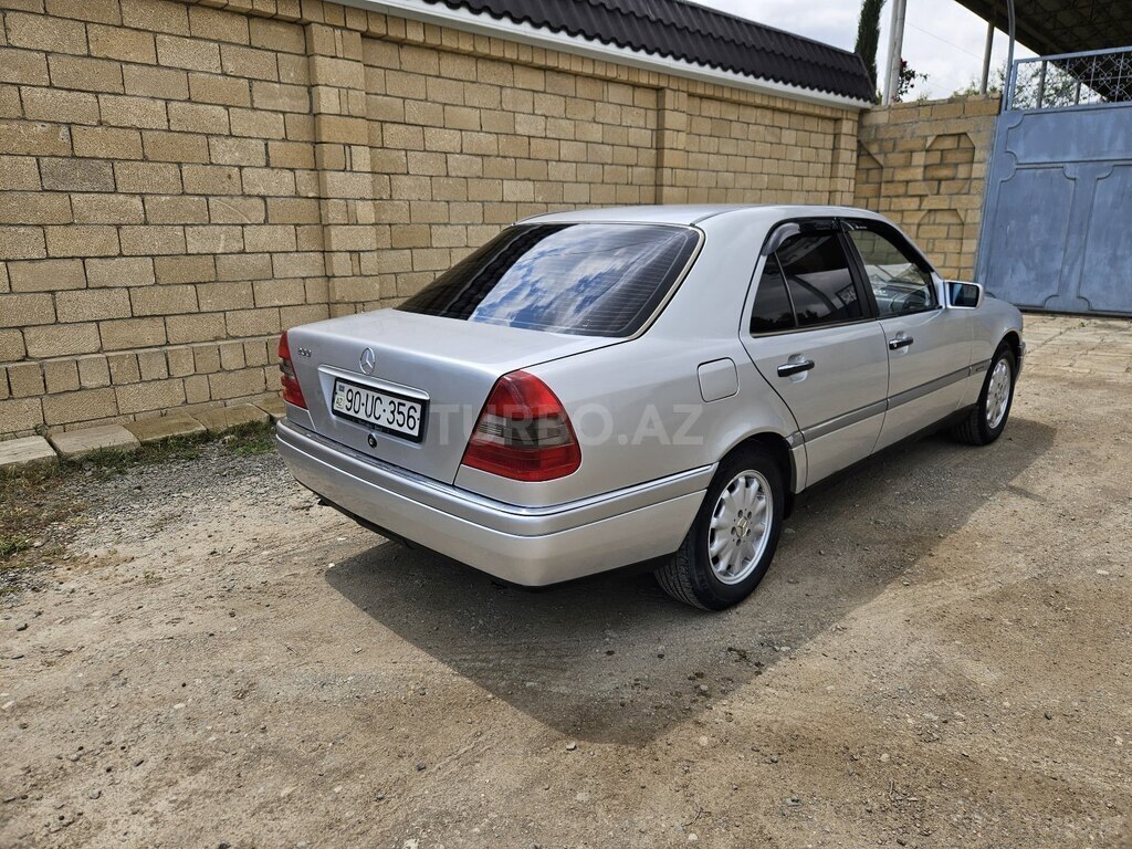 Mercedes C 200