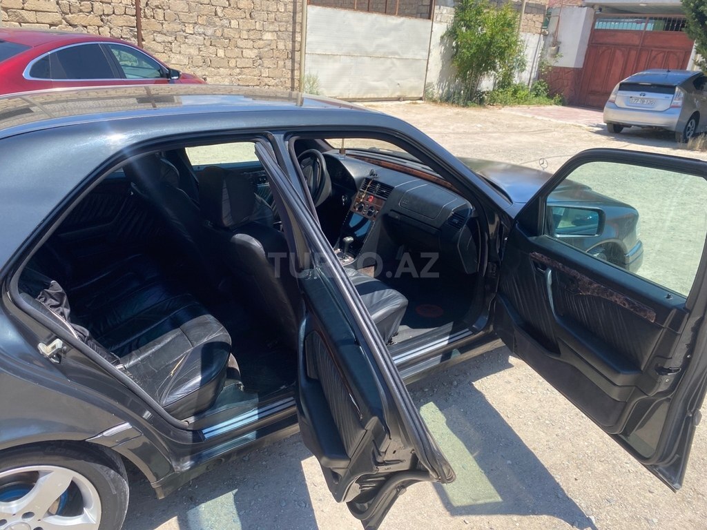 Mercedes C 180