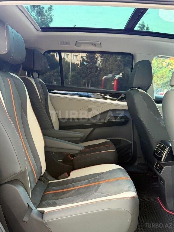 Volkswagen ID.6 Crozz