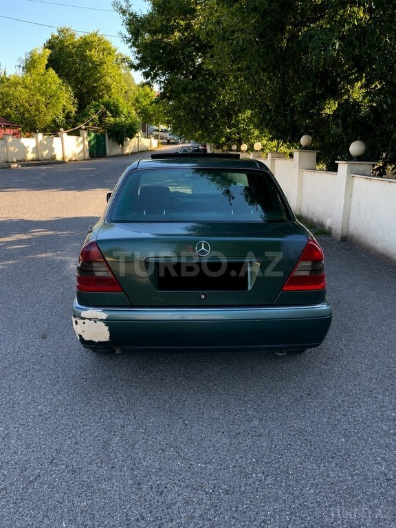 Mercedes C 200