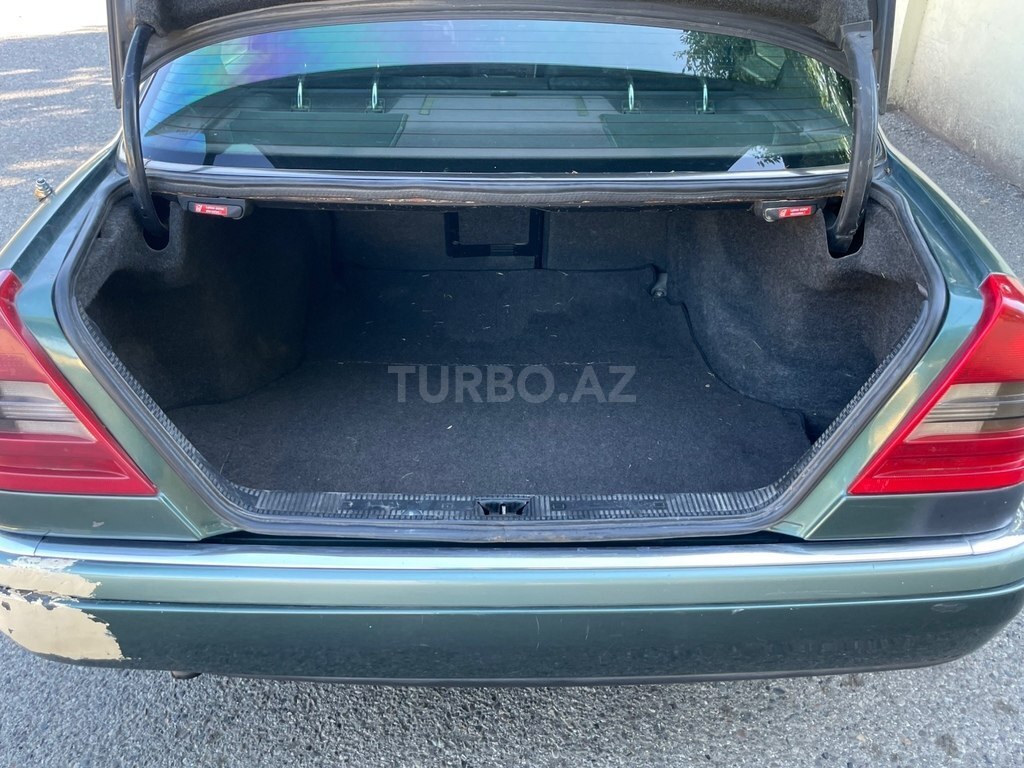 Mercedes C 200