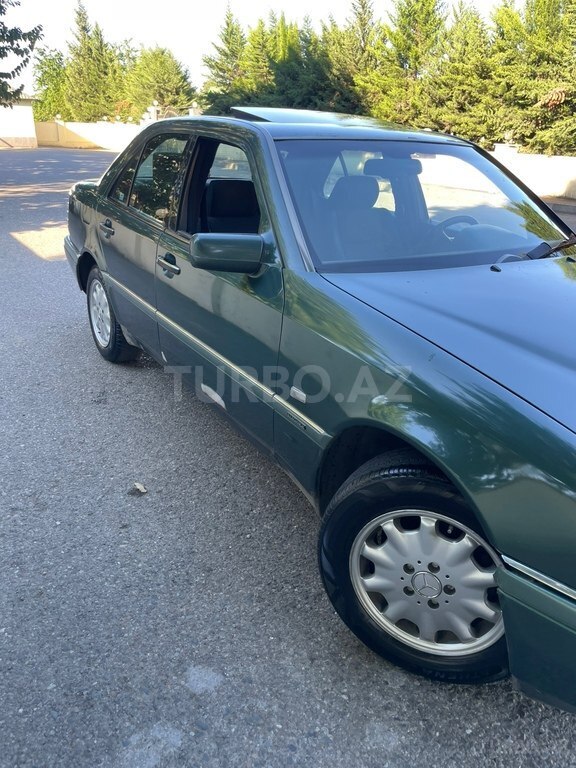 Mercedes C 200
