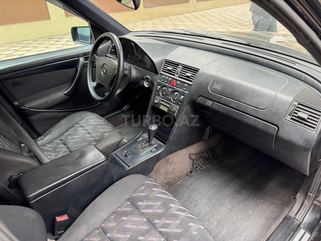 Mercedes C 200