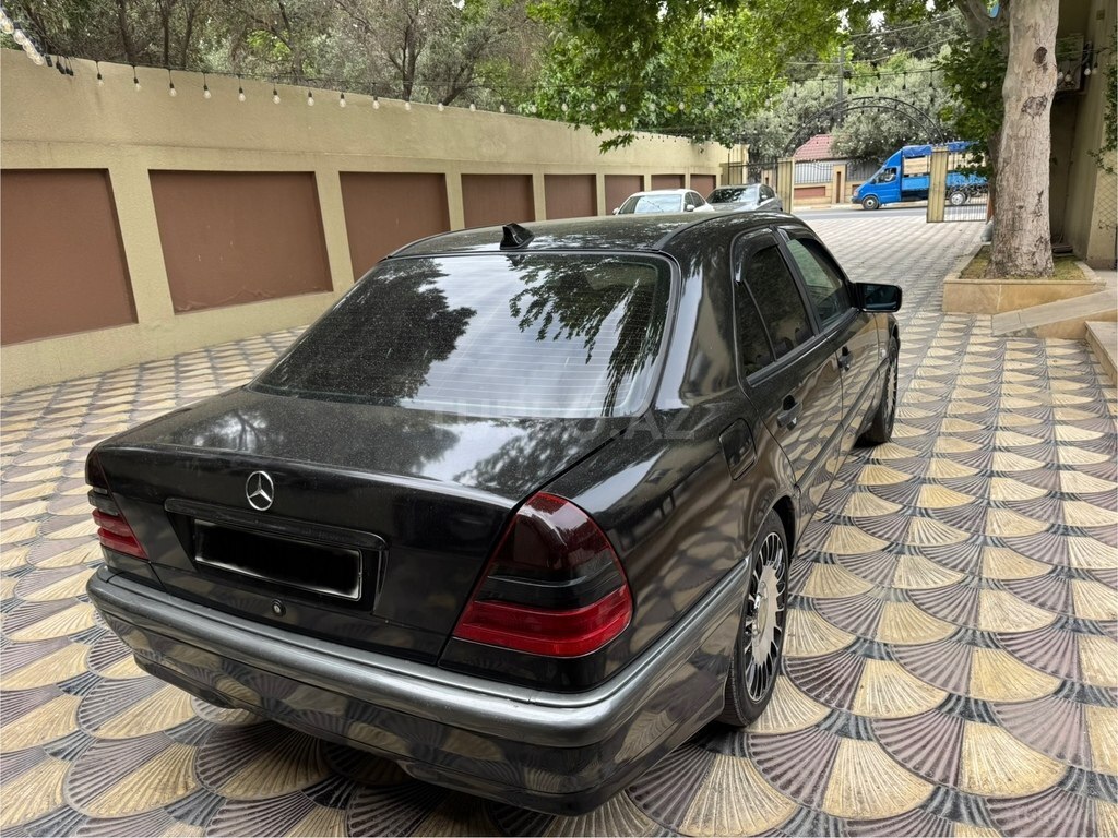 Mercedes C 200
