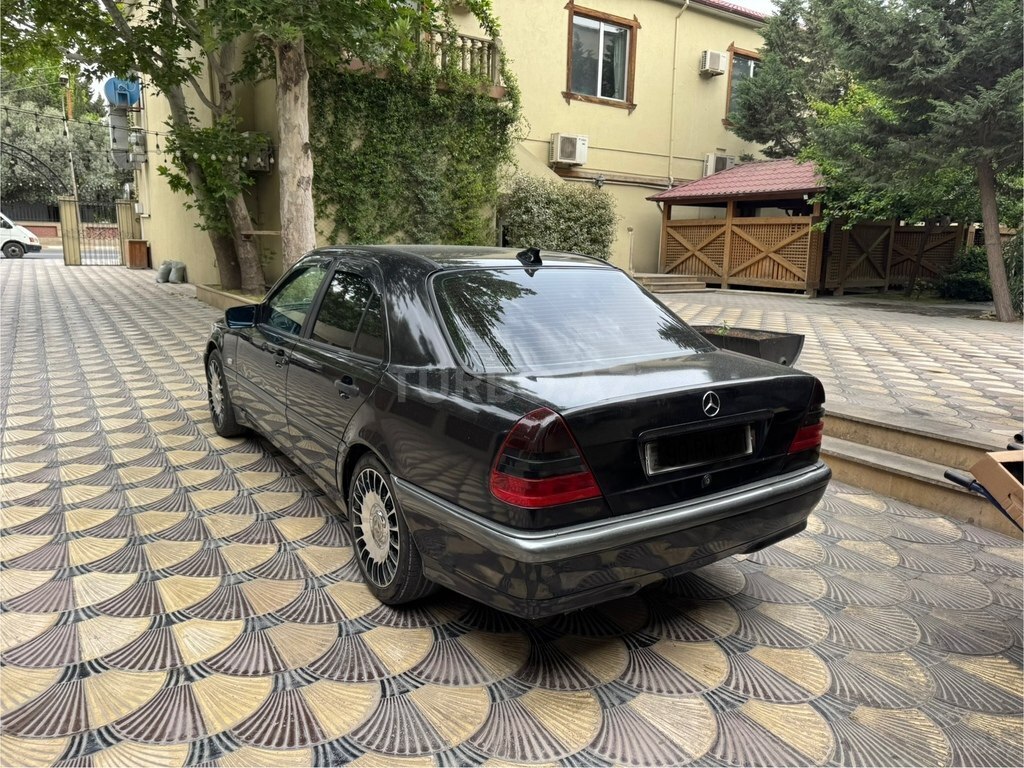 Mercedes C 200