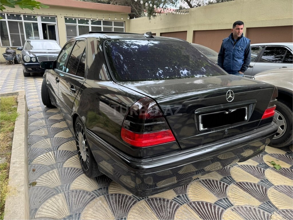 Mercedes C 200