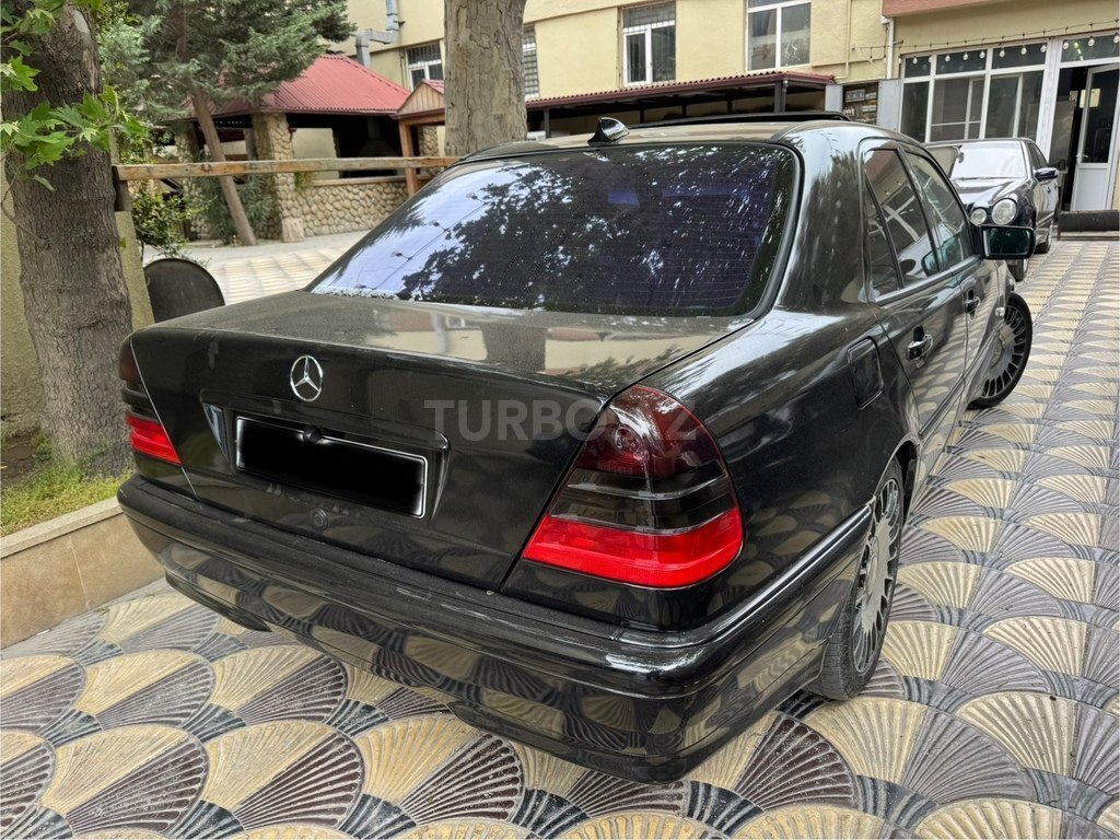 Mercedes C 200