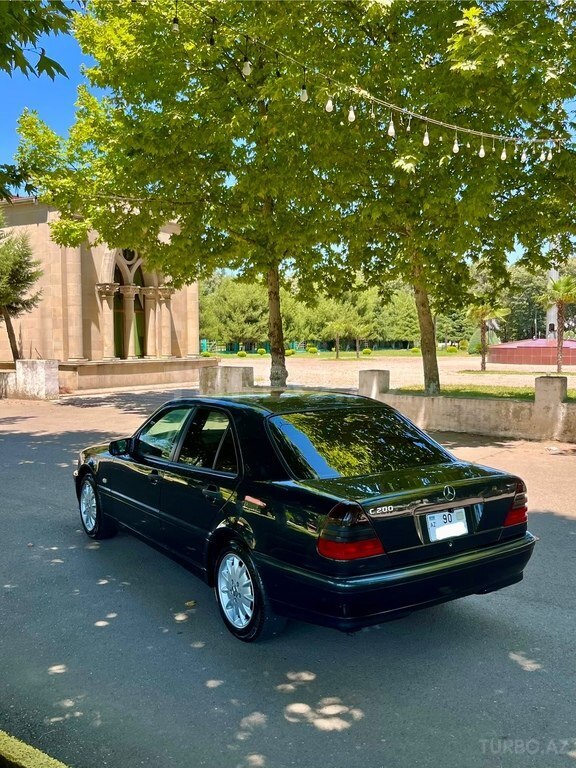 Mercedes C 200