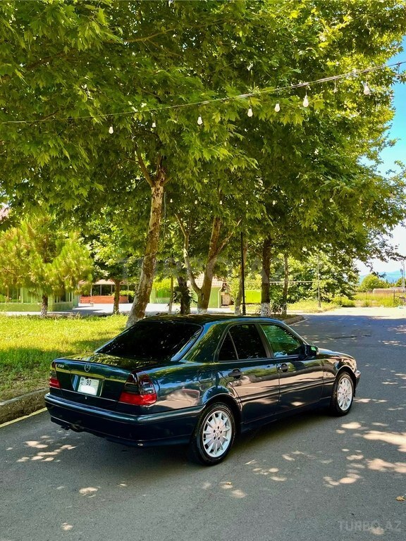 Mercedes C 200