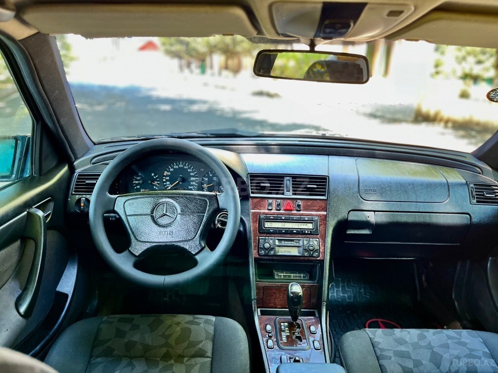Mercedes C 200