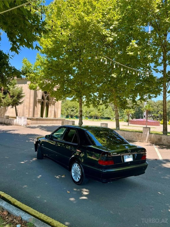 Mercedes C 200