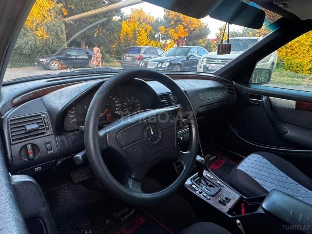 Mercedes C 180