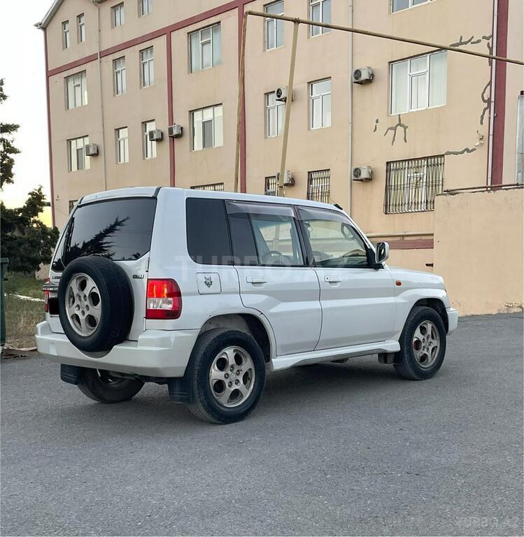 Mitsubishi Pajero io