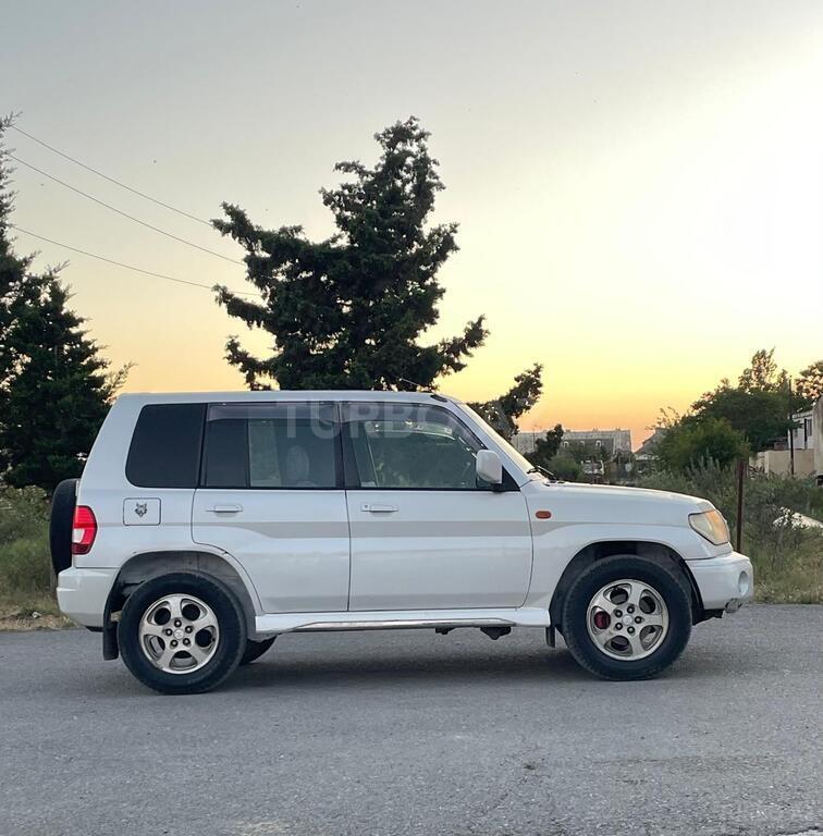 Mitsubishi Pajero io