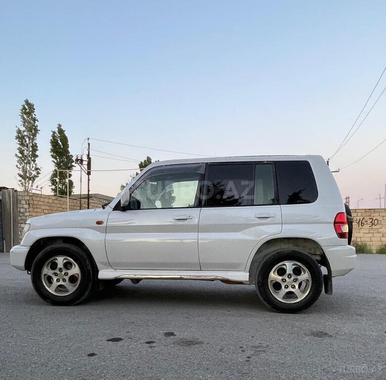 Mitsubishi Pajero io