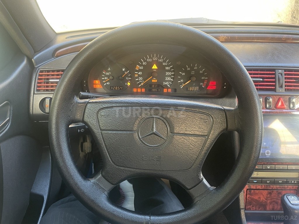 Mercedes C 200