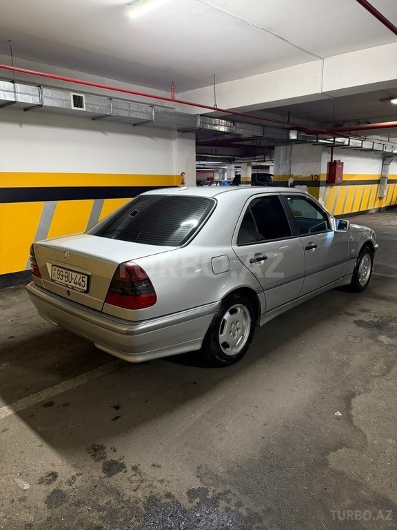 Mercedes C 180