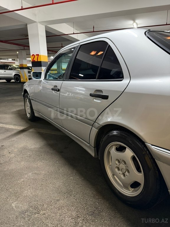 Mercedes C 180