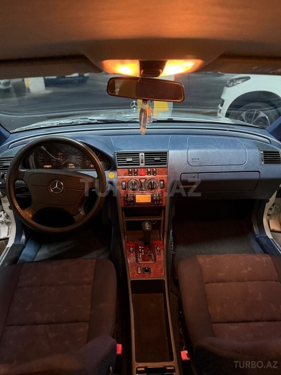 Mercedes C 180