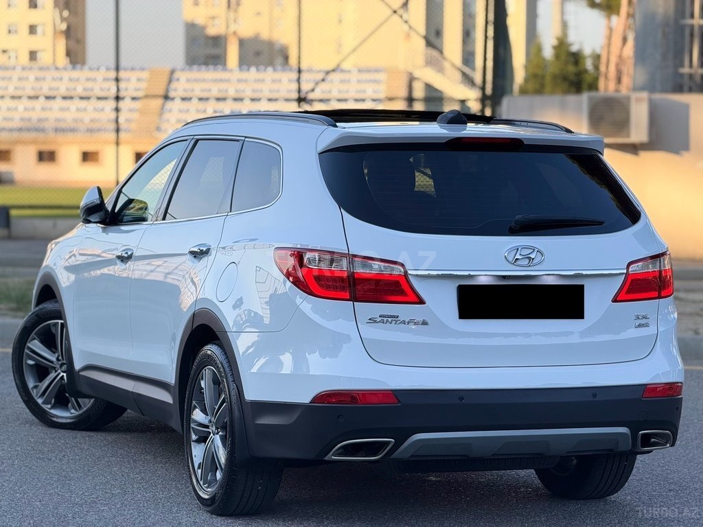Hyundai Grand Santa Fe