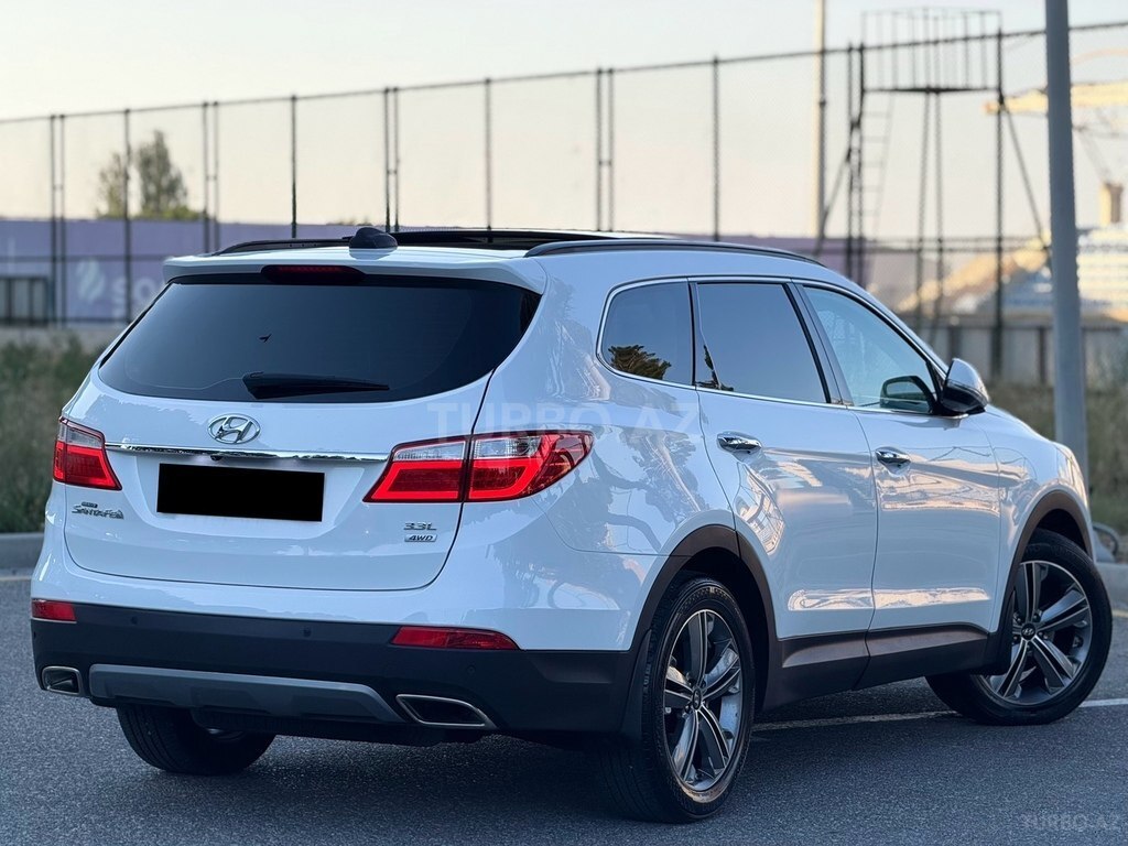 Hyundai Grand Santa Fe