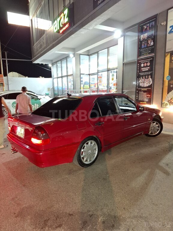 Mercedes C 200