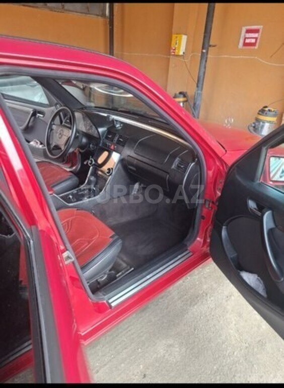 Mercedes C 200